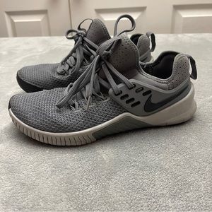 Nike Mens Free Metcon AH8141-006 Gray Running Shoes Sneakers Size 6.5